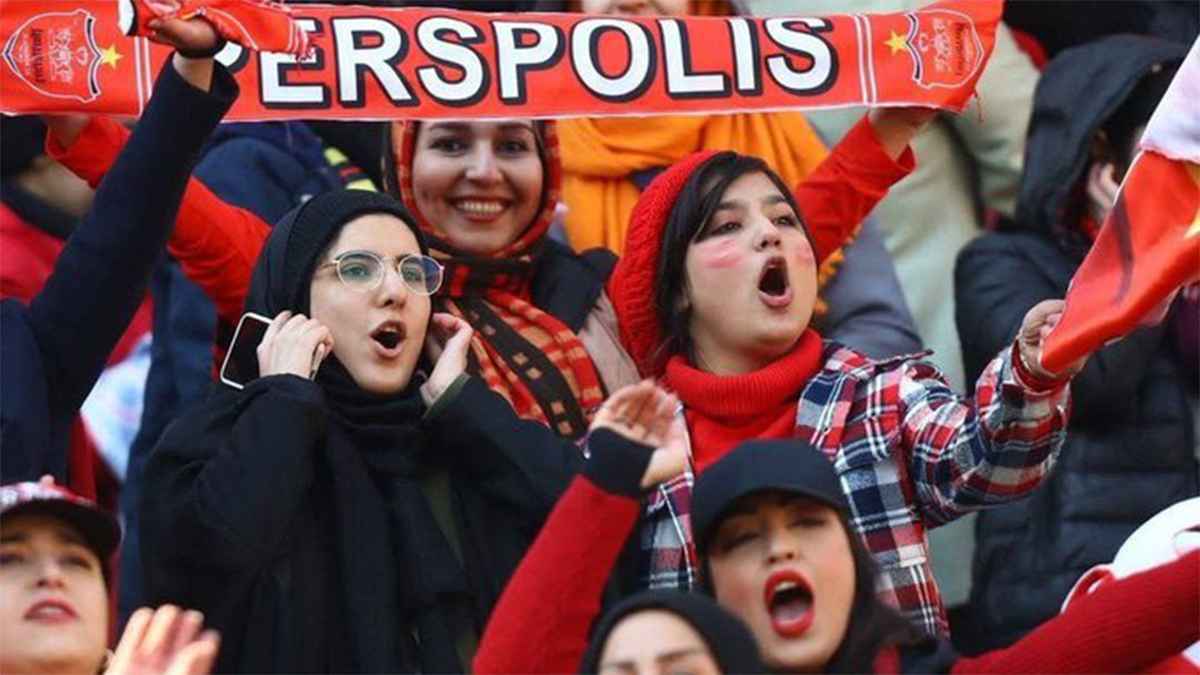 40 ألف امرأة في كلاسيكو إيران بدون أي رجل.. ما القصة؟ (فيديو)