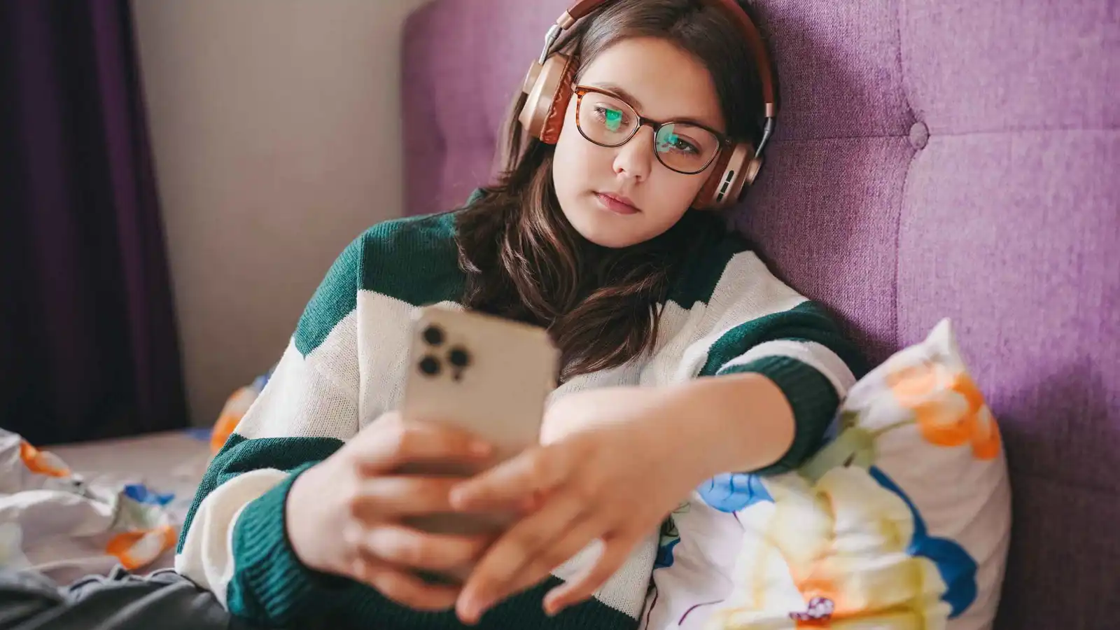 "أنا أحزن بطريقة مختلفة".. ترند "تيك توك" يثير مخاوف بشأن صحة المراهقين