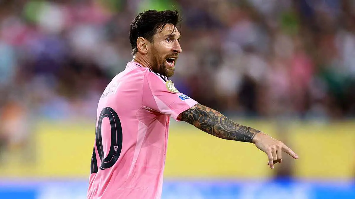 ماسكيرانو يوجه رسالة إلى باريس سان جيرمان: احذروا غضب ميسي