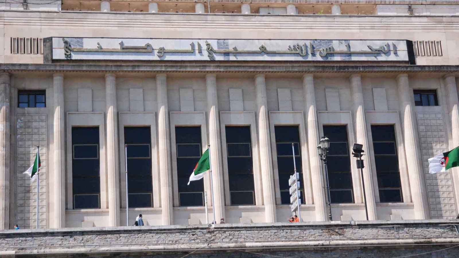 قانون المالية يُشعل خلافا في الجزائر