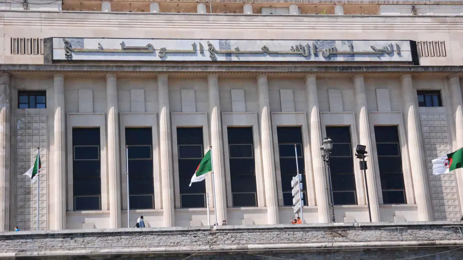 قانون المالية يُشعل خلافا في الجزائر