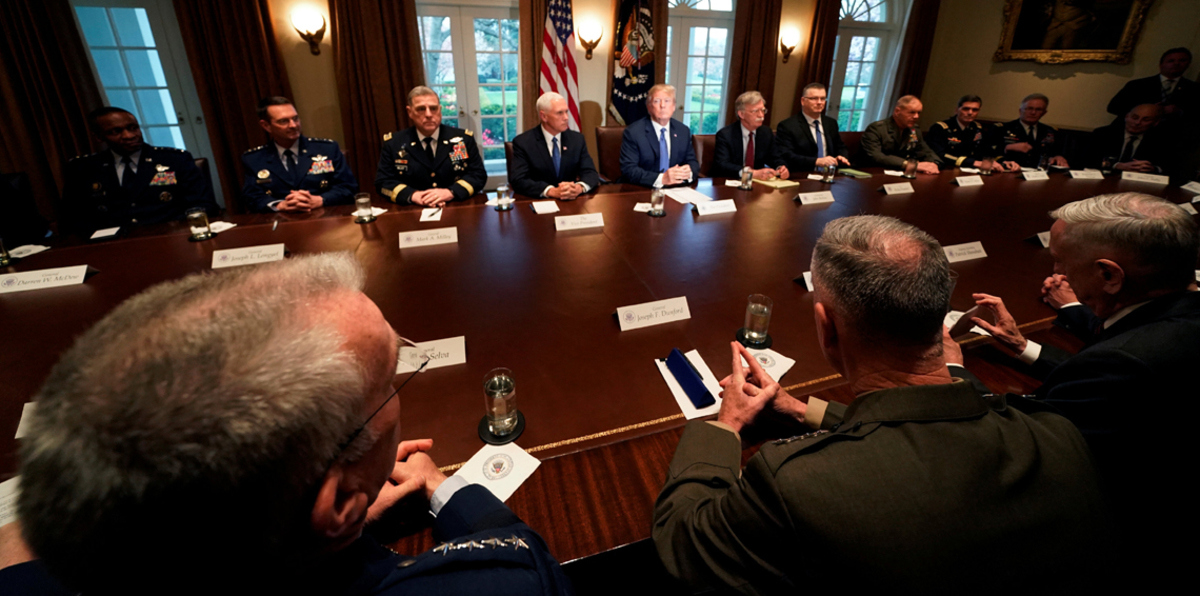 صحيفة: ترامب حث مستشاريه للموافقة على ضربة "كاسحة" ضد النظام السوري