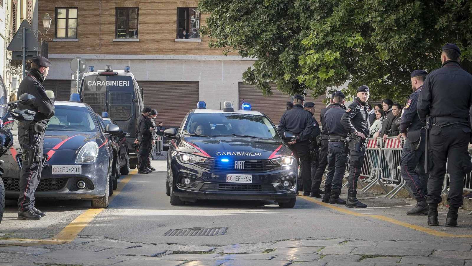 رجل يقتل زوجته وابنه بطريقة "مروعة" في إيطاليا