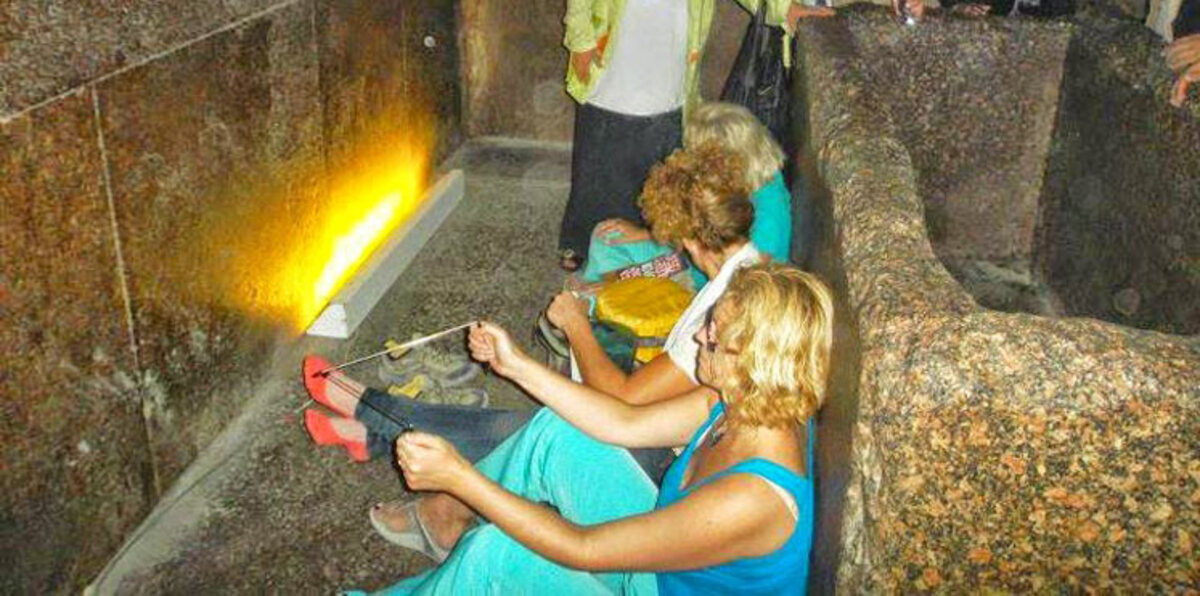 اتصال روحي للأمريكيين واليابانيّين بالأهرامات المصرية