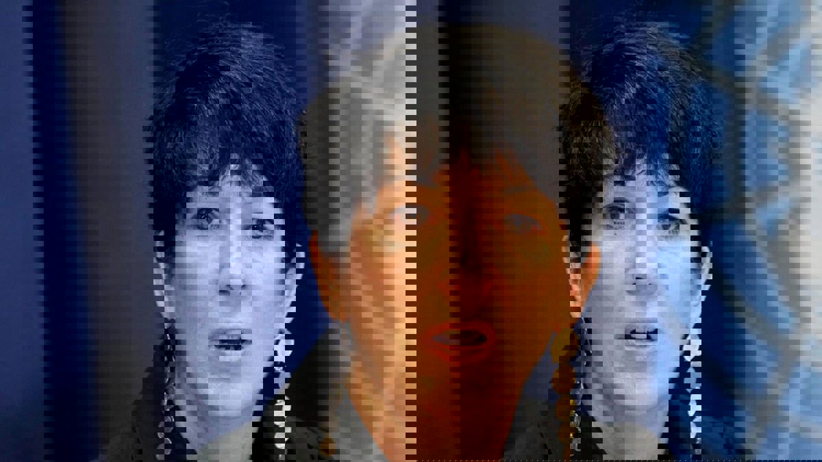 شاهدة تروي وقائع "مرعبة" في محاكمة غيلاين ماكسويل بقضية إبستين