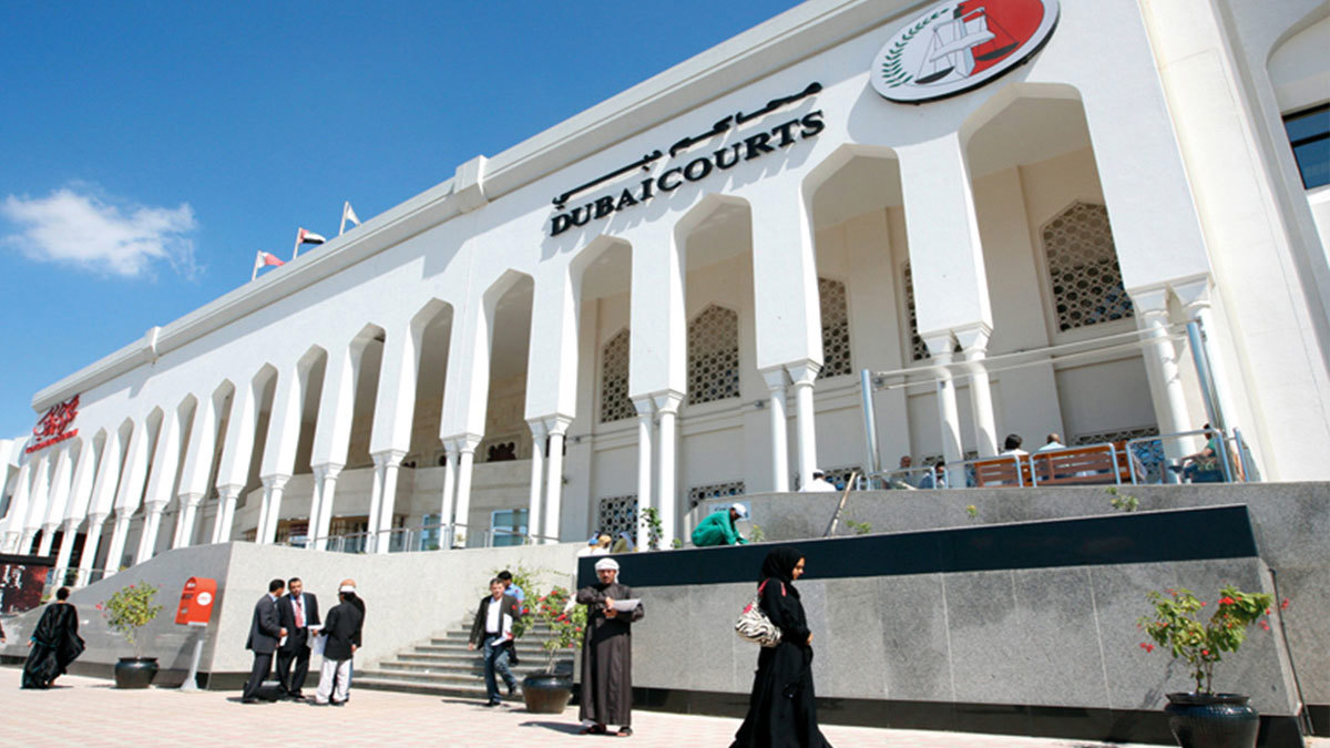 خليجي في دبي يقتحم غرفة 3 نساء بفندق ويطلب الاستحمام مع إحداهن