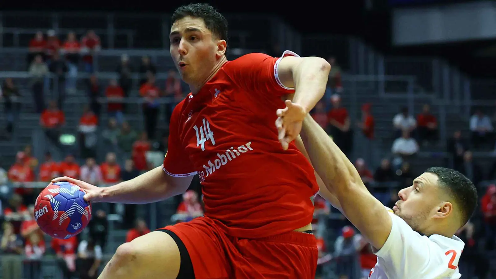 تجاهلوه فهزمهم.. قصة لاعب تونسي تحول إلى نجم بمنتخب سويسرا في مونديال كرة اليد