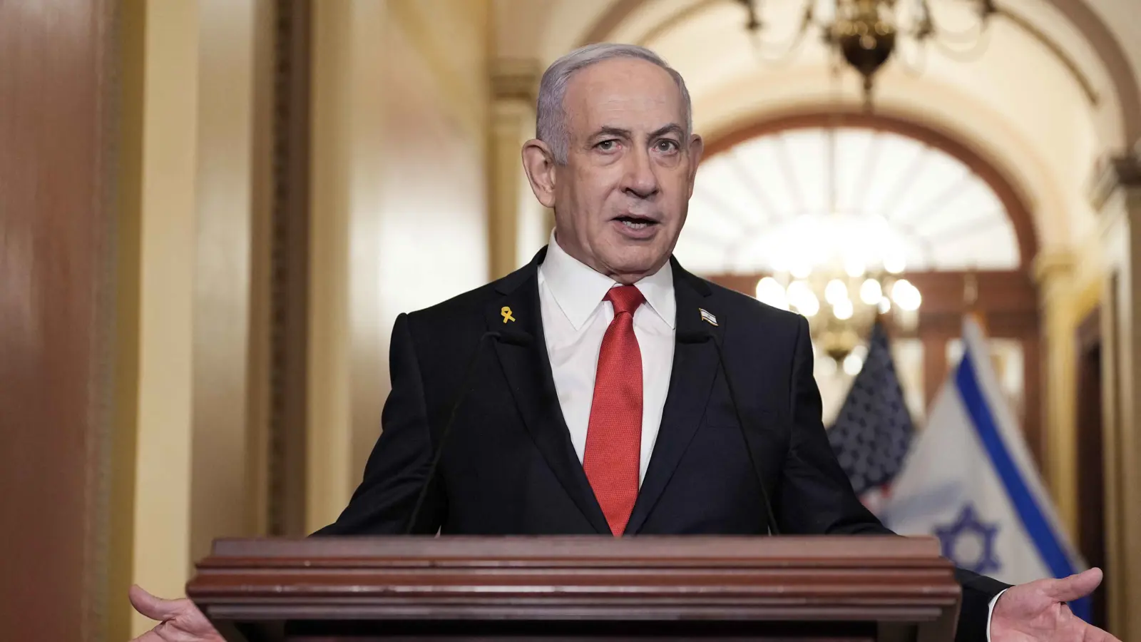 "مجرد موظف".. نتنياهو يهاجم رئيس "الشاباك" ويمنعه من إبداء رأيه