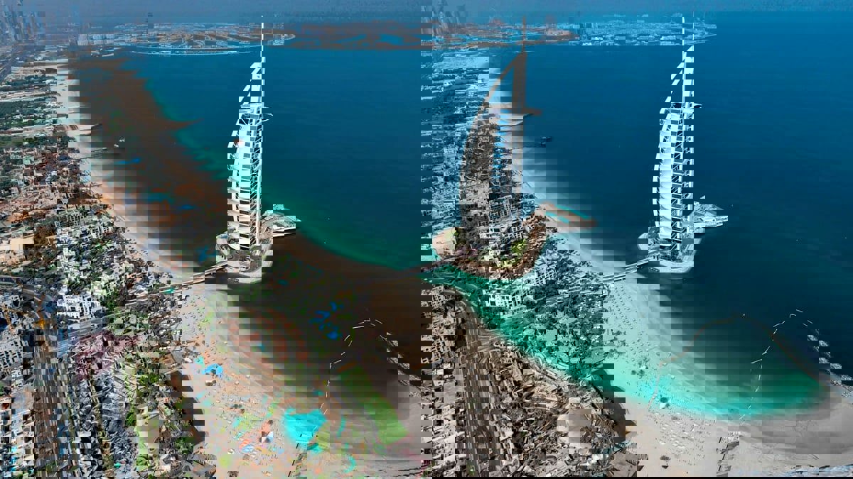 دبي تتوقع انتعاشا اقتصاديا من توسيع نطاق التأشيرات الذهبية بالإمارات