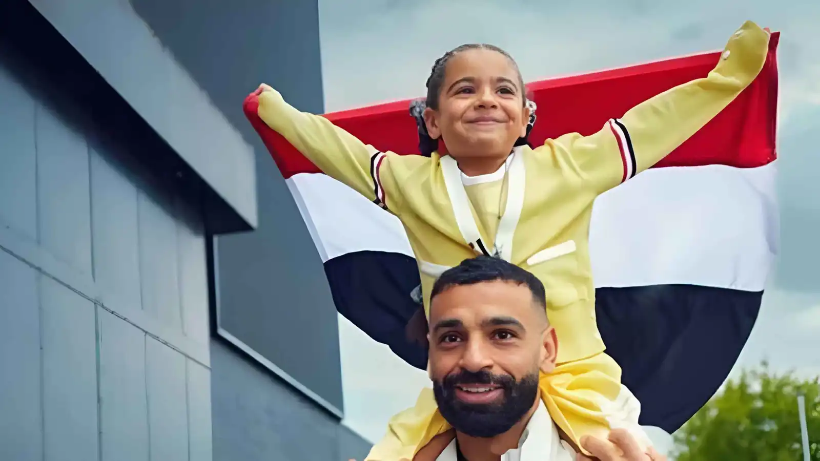 احتفال قادم.. محمد صلاح يخطف الأضواء بفيديو مع ابنته (شاهد)