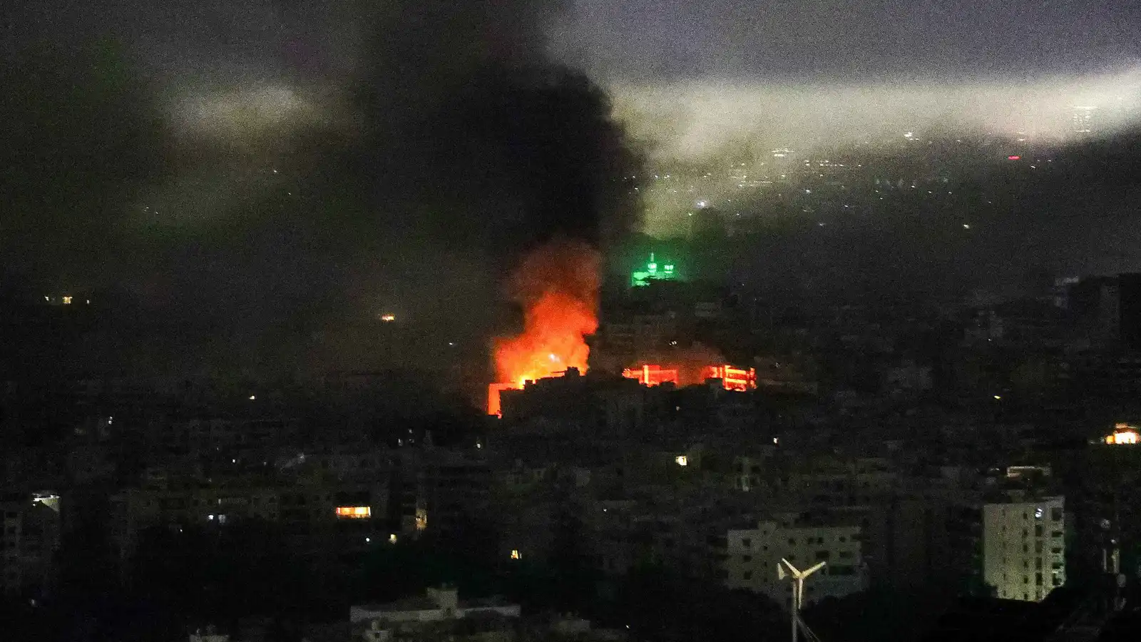 تقرير عبري: إسرائيل تعتزم استهداف بنى تحتية في "العمق اللبناني"