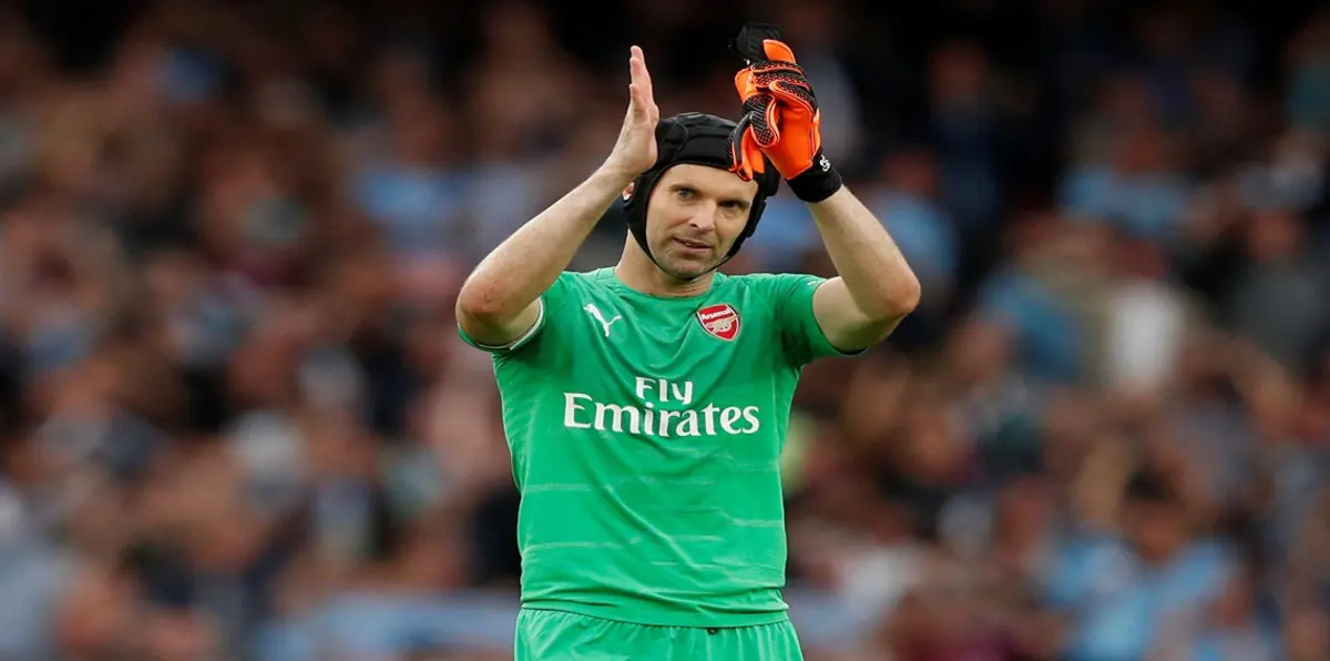 مباراة تشيلسي وآرسنال.. هل يستبعد إيمري مدرب الغانرز حارسه بيتر تشيك؟