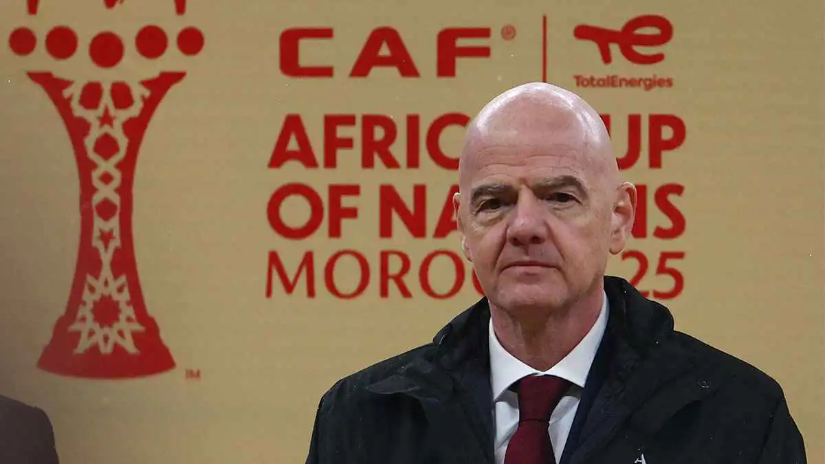 مشاهد قبيحة.. إنفانتينو يطالب "كاف" بمعاقبة منتخب السنغال