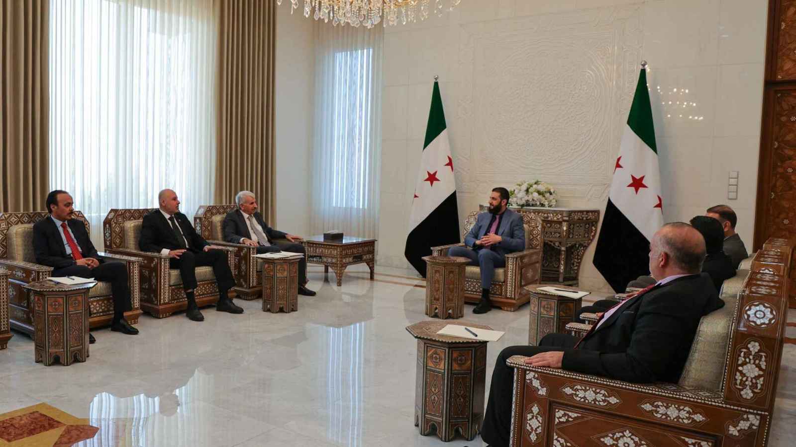 أول لقاء للشرع و"لجنة تقصي الحقائق" في أحداث الساحل السوري