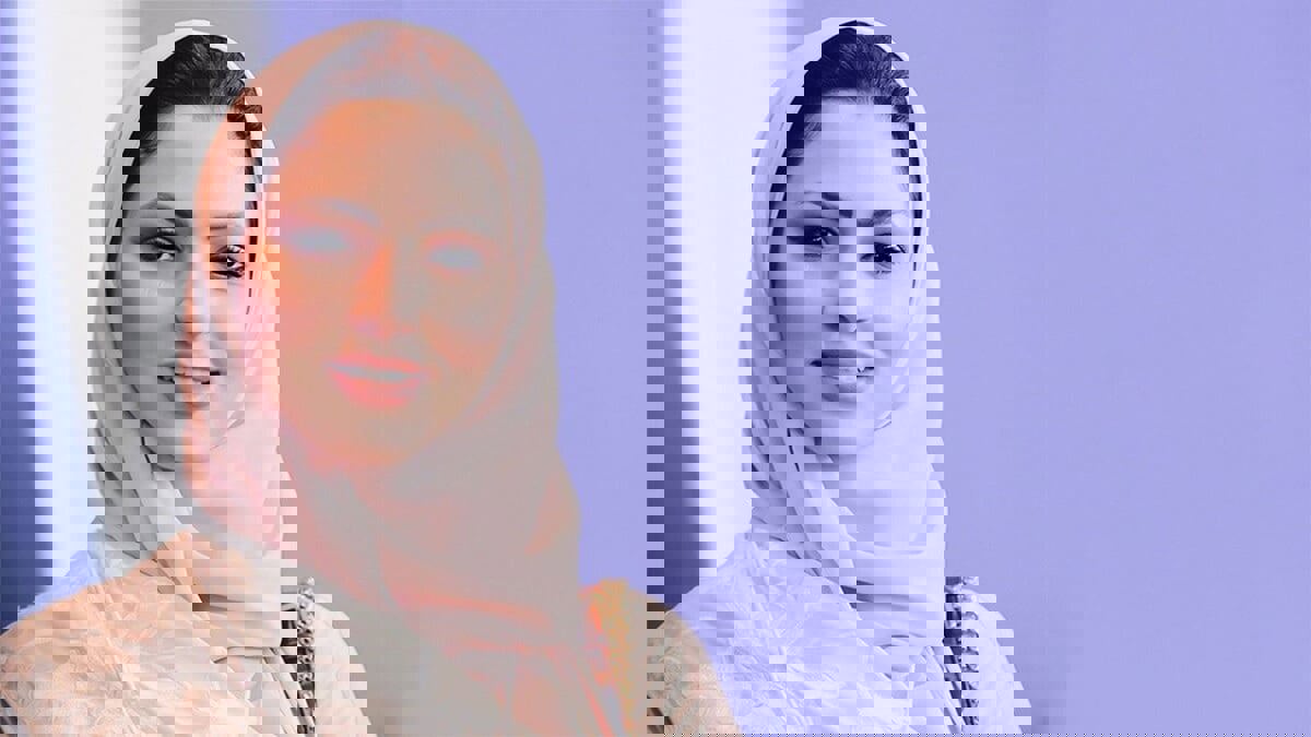 الإعلامية السعودية نصرة الحربي تخلع الحجاب أمام متابعيها على "سناب شات"