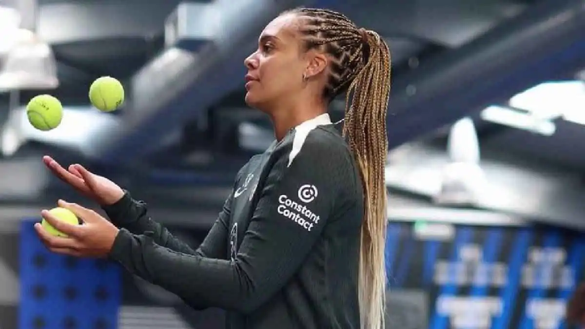 خطفت قلوب المشجعين.. من هي حارسة تشيلسي المثيرة للجدل؟