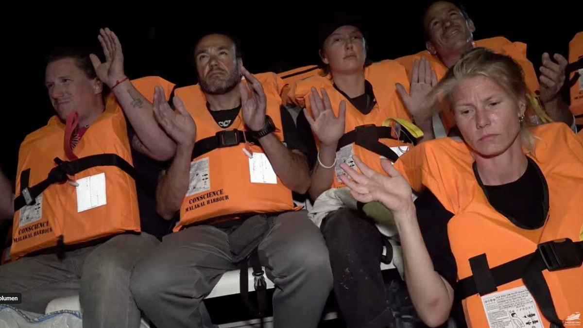 البحرية الإسرائيلية تهاجم "أسطول الحرية" (فيديو)