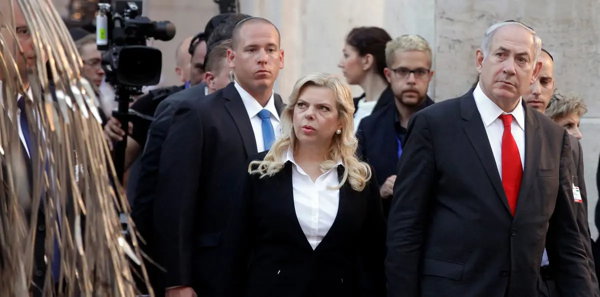 التحقيق مع نتنياهو وزوجته سارة غدًا "في غرفتين منفصلتين"