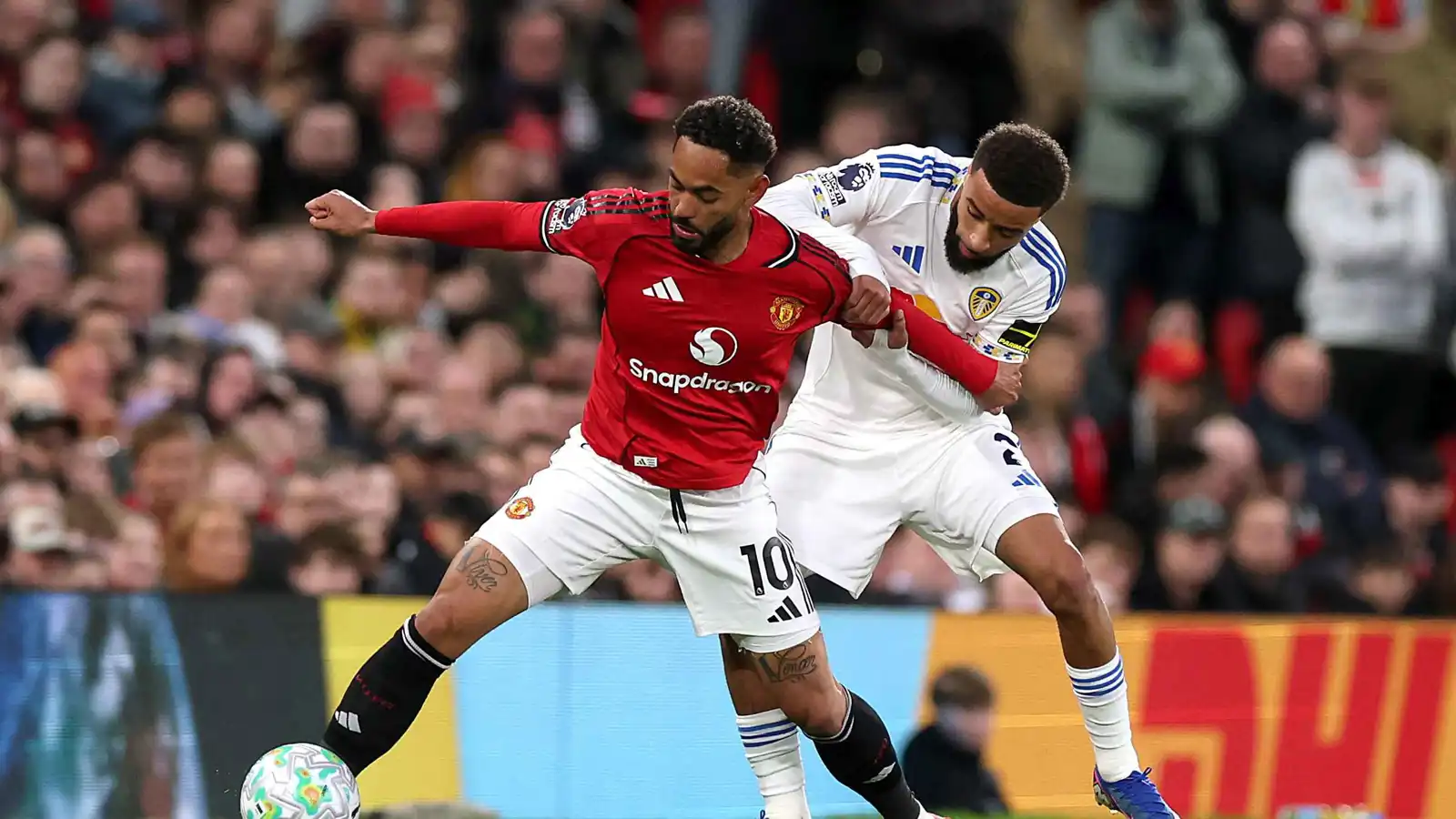 أهداف مباراة مانشستر يونايتد وليدز يونايتد في الدوري الإنجليزي (فيديو)