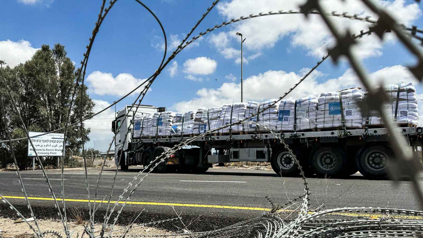 منها مكملات للأطفال.. الأمم المتحدة تتهم مسلحين بنهب المساعدات في غزة