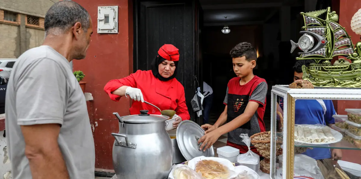 كيف شقت هذه المرأة الجزائرية طريقها في مهنة يسيطر عليها الرجال؟ (صور)