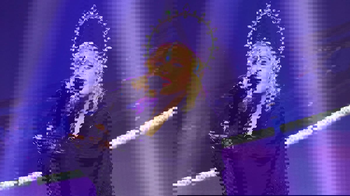 معجبان يقاضيان مادونا بسب التأخير.. وإدارة أعمالها ترد