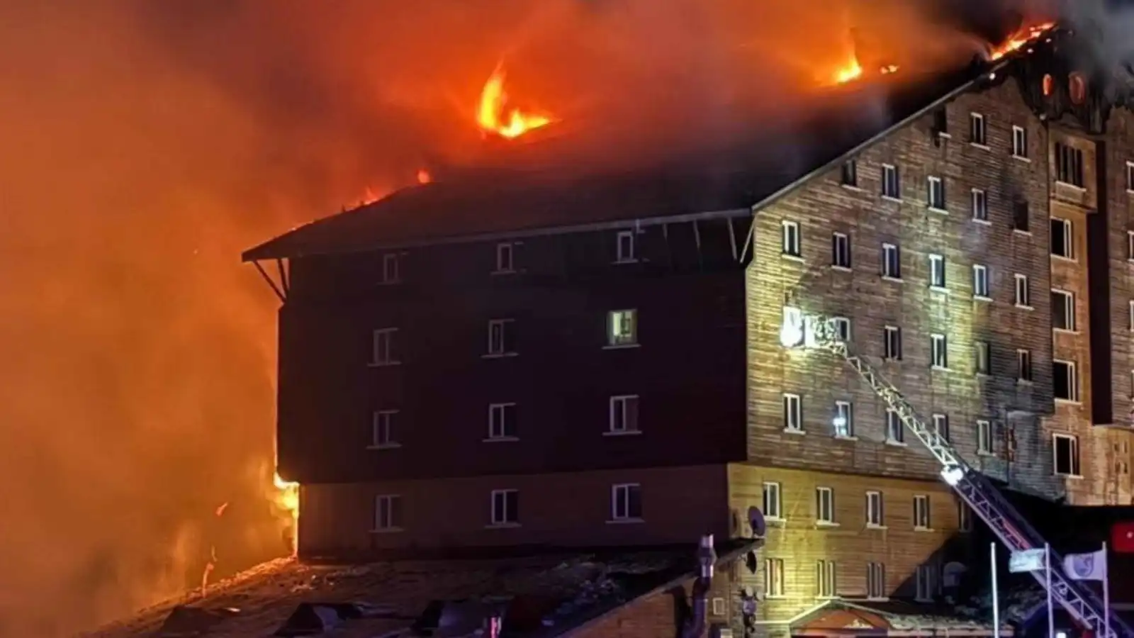 تركيا تحيي الذكرى الأولى لحريق الفندق الذي أودى بحياة 78 شخصاً