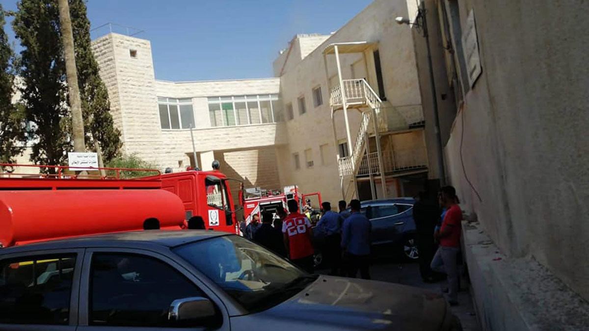 موظف مختبر في مستشفى أردني يقتل زميله ويحاول الانتحار حرقًا (فيديو)