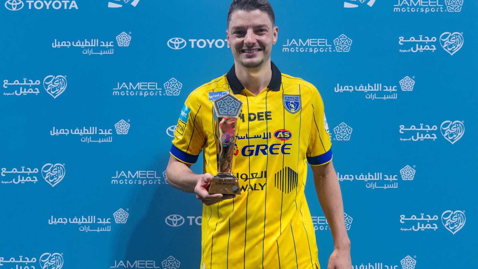 جعل كريستيانو رونالدو يبتسم.. صحف برازيلية تحتفل بـ"قاهر" الهلال 