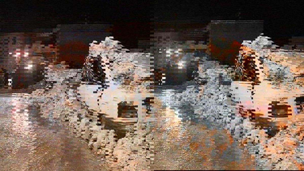 زلزال بقوة 5.6 درجة يضرب إيران ويخلف عشرات المصابين وخسائر مادية (فيديو وصور)