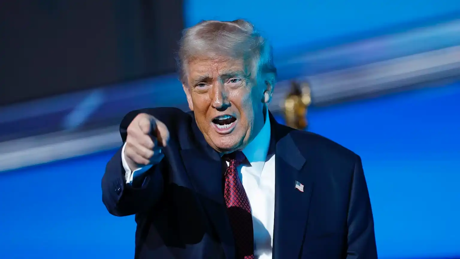 "متسكع".. ترامب يهاجم جيمي كيميل بعد تعليقه على قضية إبستين