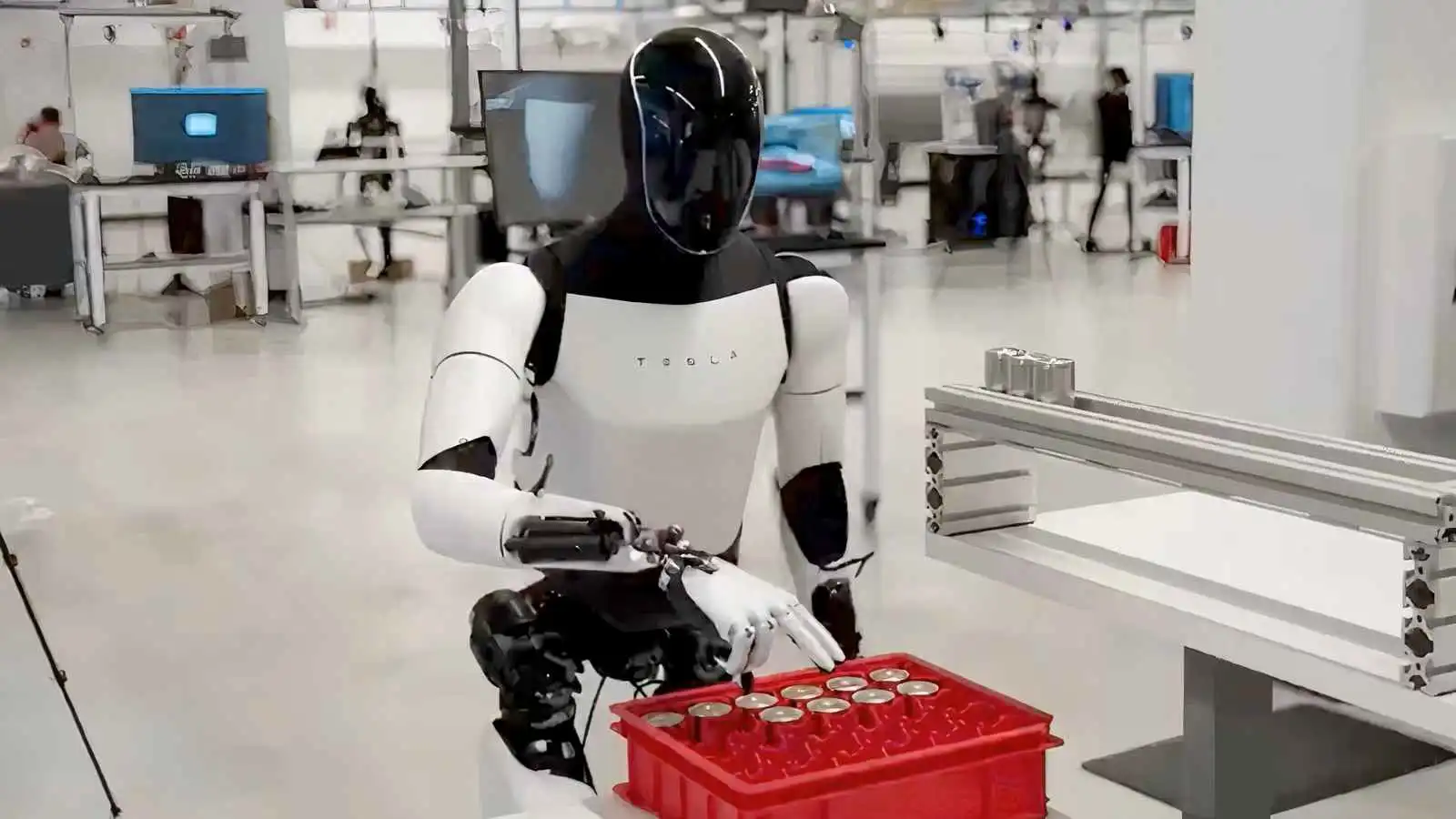 من السيارات إلى الروبوتات.. تسلا تغير اتجاهها في تحول استراتيجي