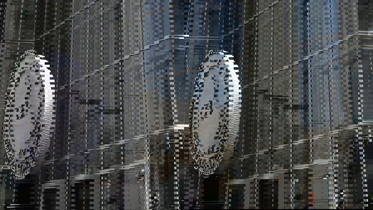 العراق يحصر التعاملات التجارية بالدينار بدلاً من الدولار العام المقبل