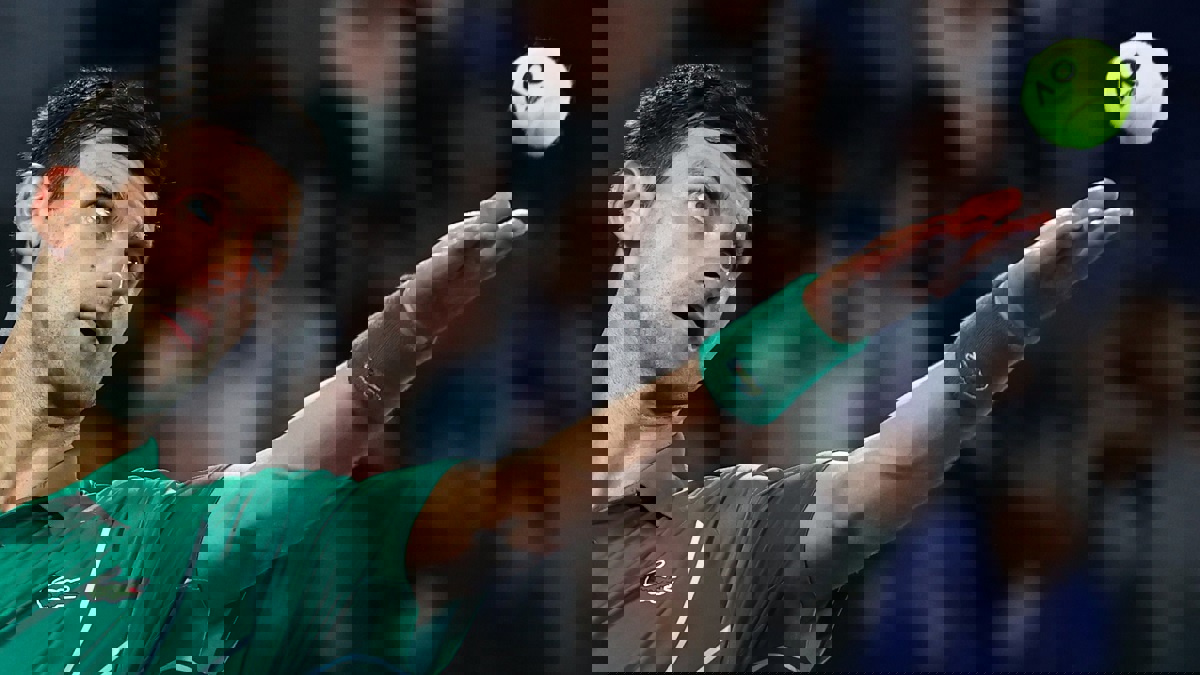 ديوكوفيتش يستهل حملة الدفاع عن اللقب بفوز صعب على شتروف في بطولة أستراليا