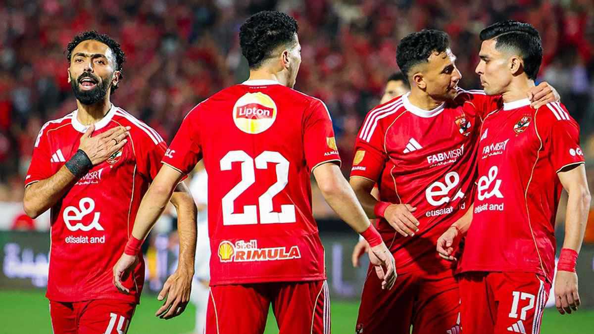 بعد اكتساح الزمالك.. أول لاعب يتراجع الأهلي المصري عن رحيله 