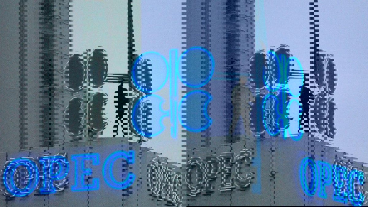 "أوبك+" تتفق على تمديد خفض الإنتاج لدعم أسعار النفط