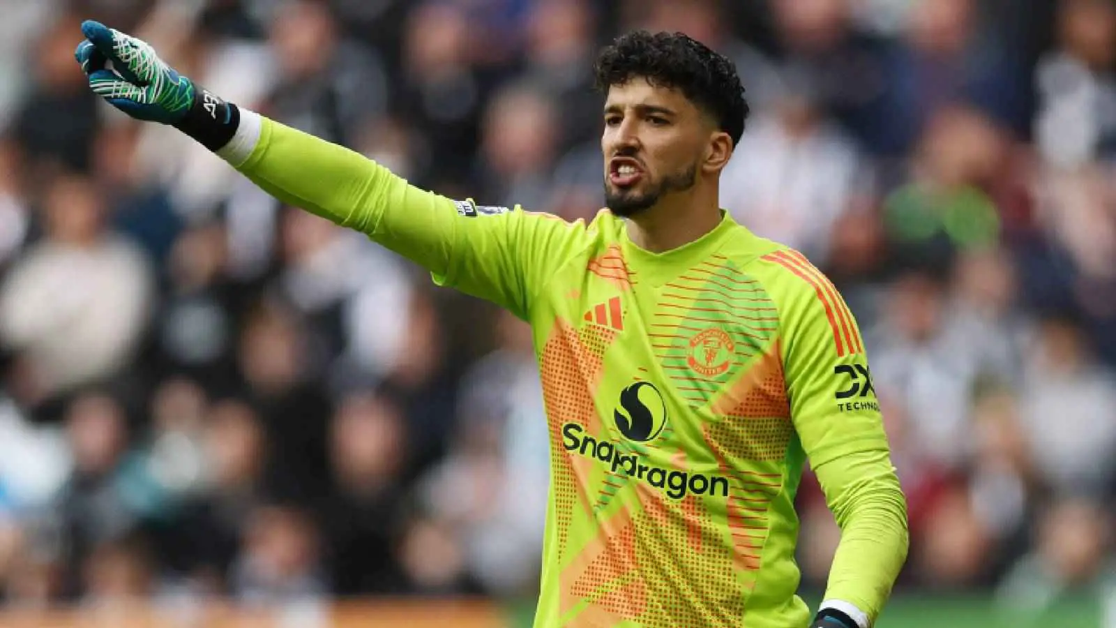 بديل أونانا "المروع" يصدم جماهير مانشستر يونايتد