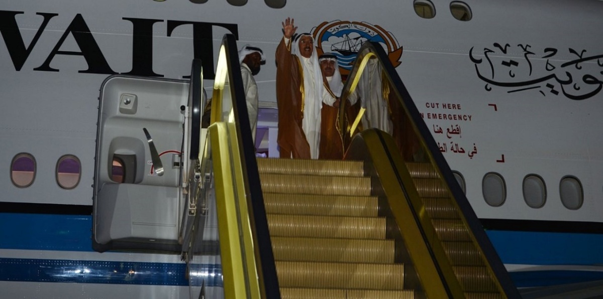 أمير الكويت يتوجه إلى دبي للوساطة بشأن قطر