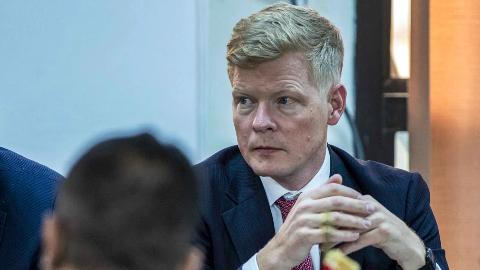 متجنبا ذكر الحوثيين.. غروندبرغ يؤكد ضرورة حماية الملاحة في البحر الأحمر