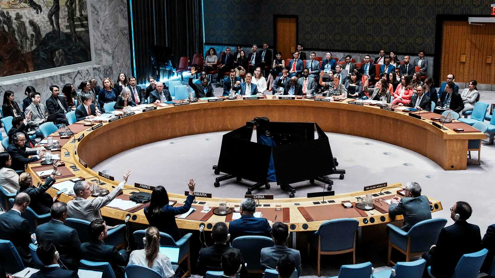 من الترويكا إلى نيويورك.. "آلية الزناد" تعيد ملف إيران 10 سنوات للخلف