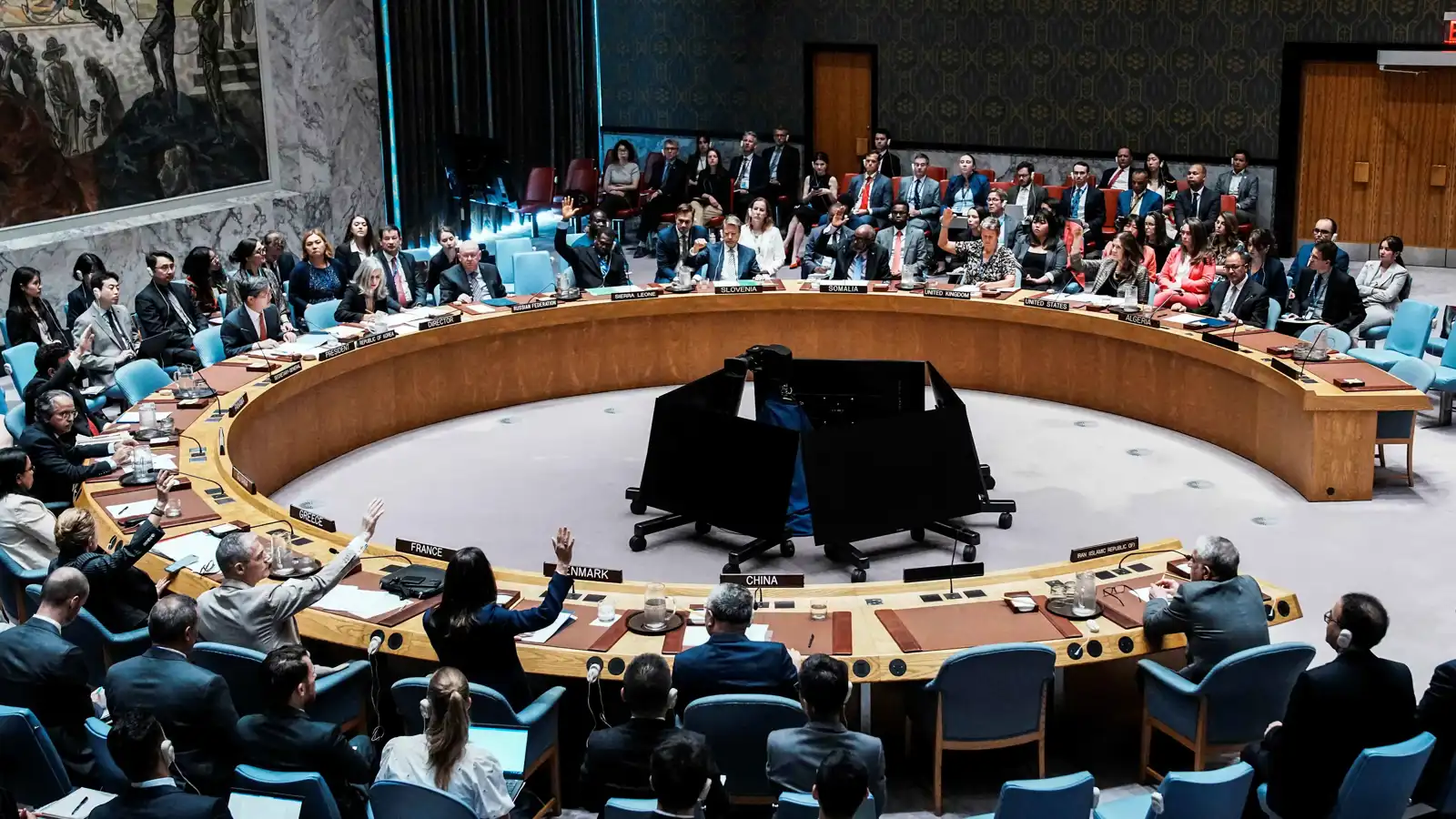 من الترويكا إلى نيويورك.. "آلية الزناد" تعيد ملف إيران 10 سنوات للخلف