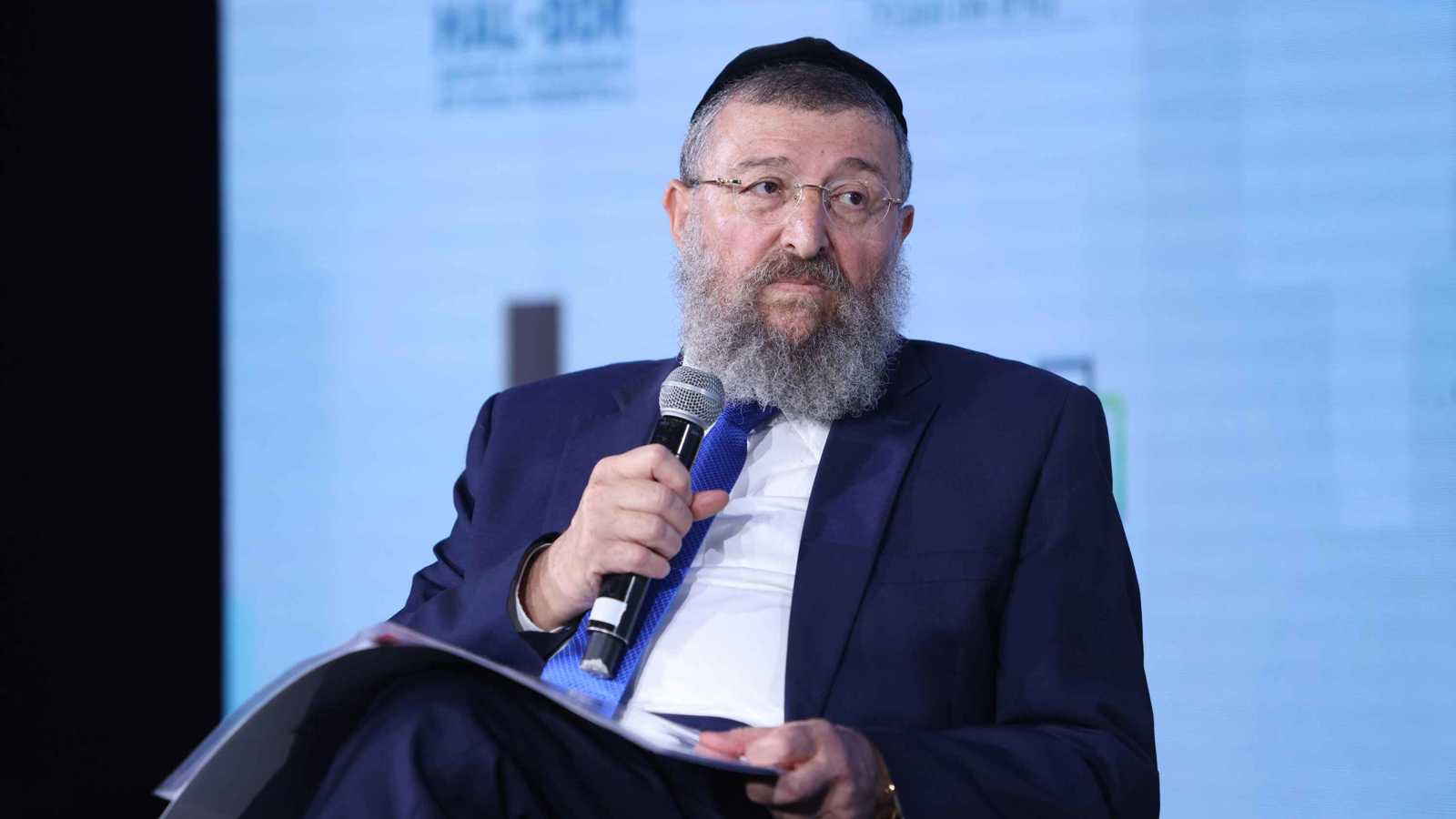 بسبب قانون التجنيد.. "الحريديم" يعتدون على عضو كنيست من "شاس" (فيديو)