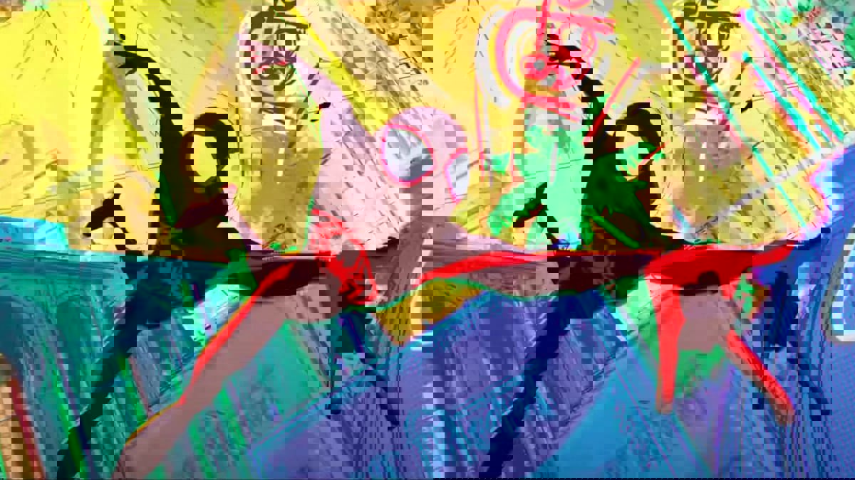 فيلم "سبايدرمان 2" يعرض تاريخ الشخصيات العنكبوتية بمشاهد صاخبة