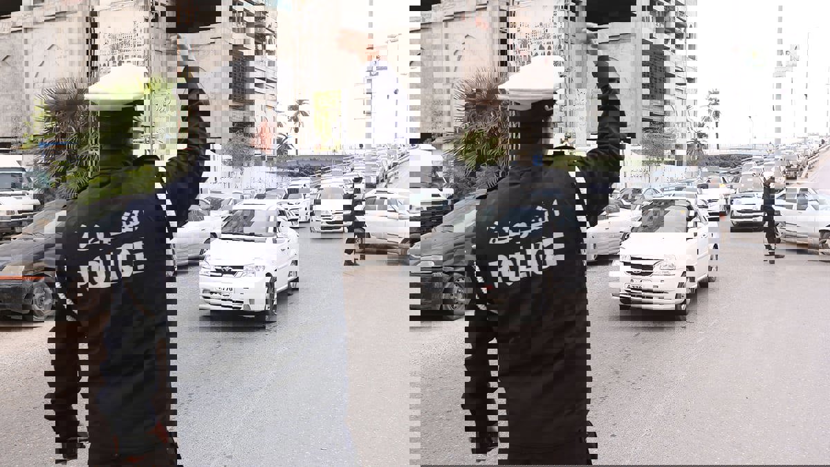 فرار مدير أمن ليبي عقب احتجاج عناصر شرطة على خصم رواتبهم
