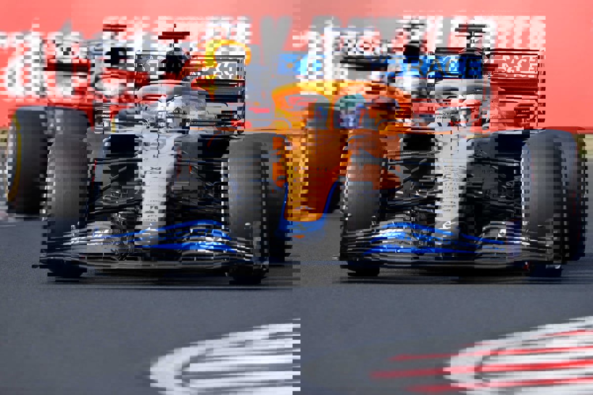 إدراج تطبيق "واتساب" في الفورمولا 1 على سيارة المرسيدس‎