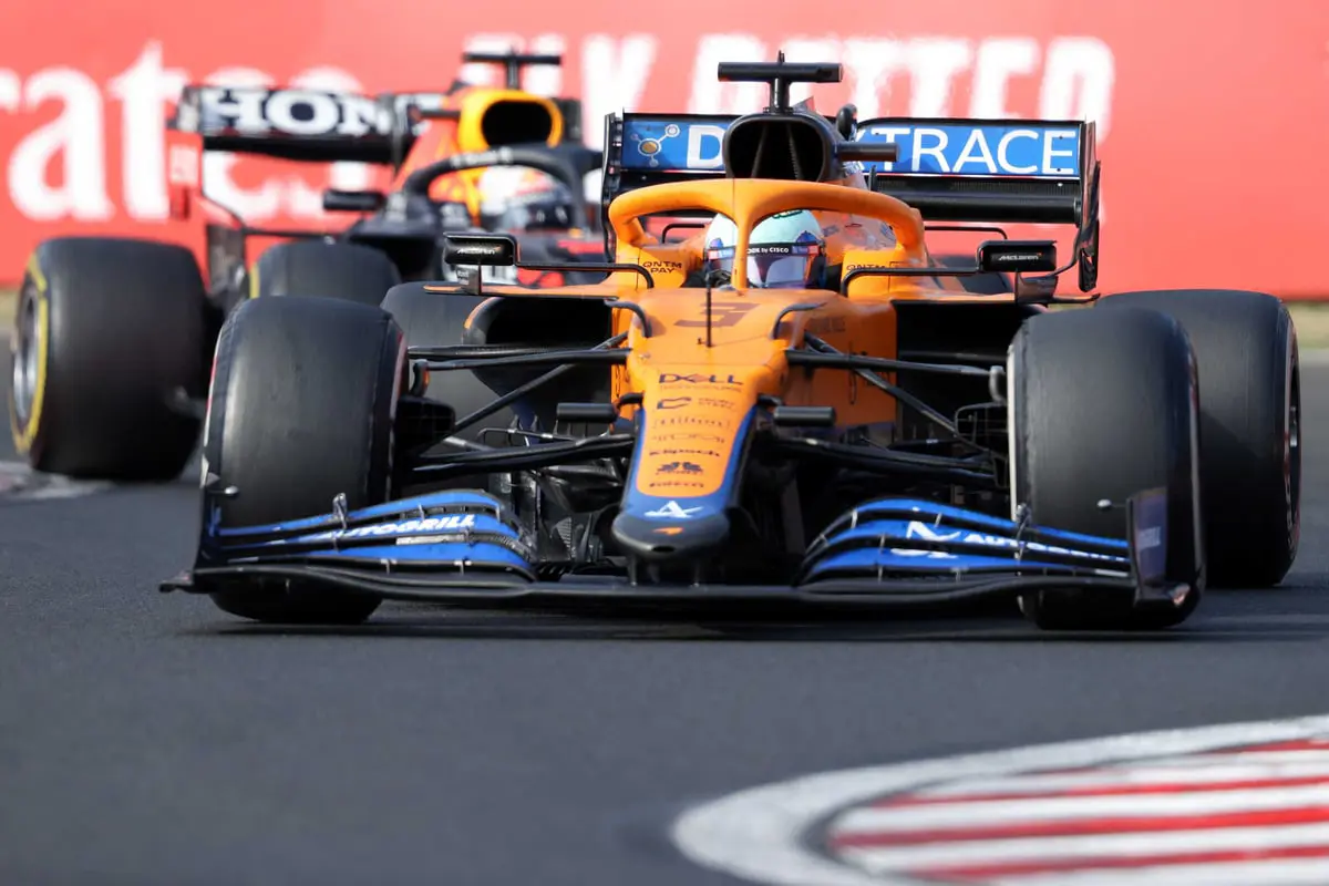 إدراج تطبيق "واتساب" في الفورمولا 1 على سيارة المرسيدس‎