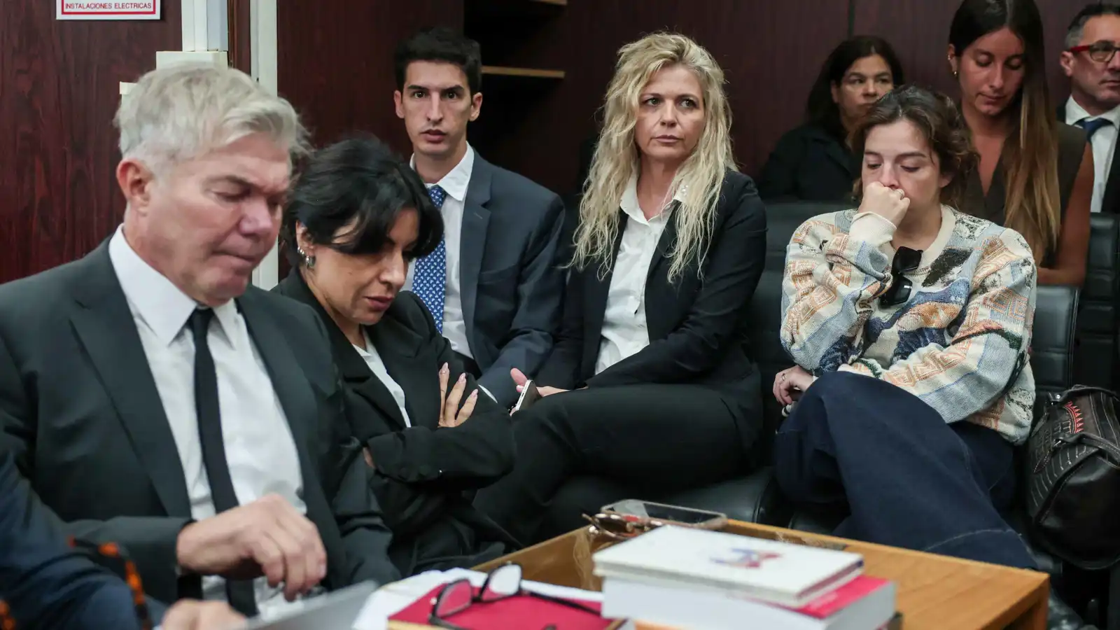 ابنته غطت رأسها.. عرض مقطع فيديو صادم لمارادوانا يهز الفريق الطبي خلال المحاكمة