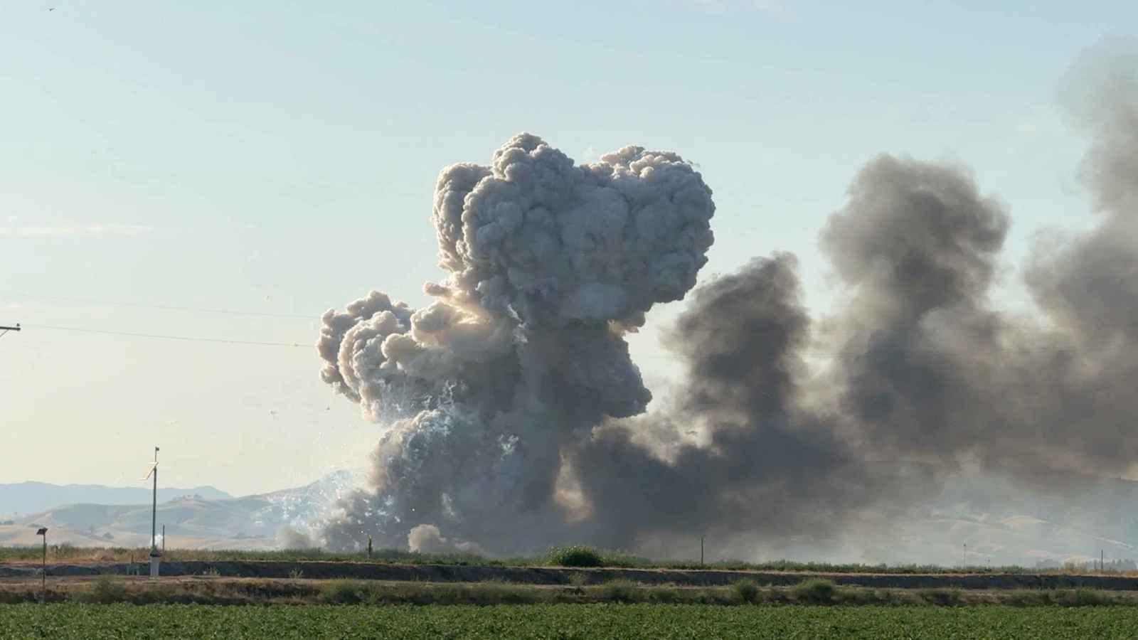 حادث مرعب.. انفجار مستودع للألعاب النارية في كاليفورنيا (فيديو)