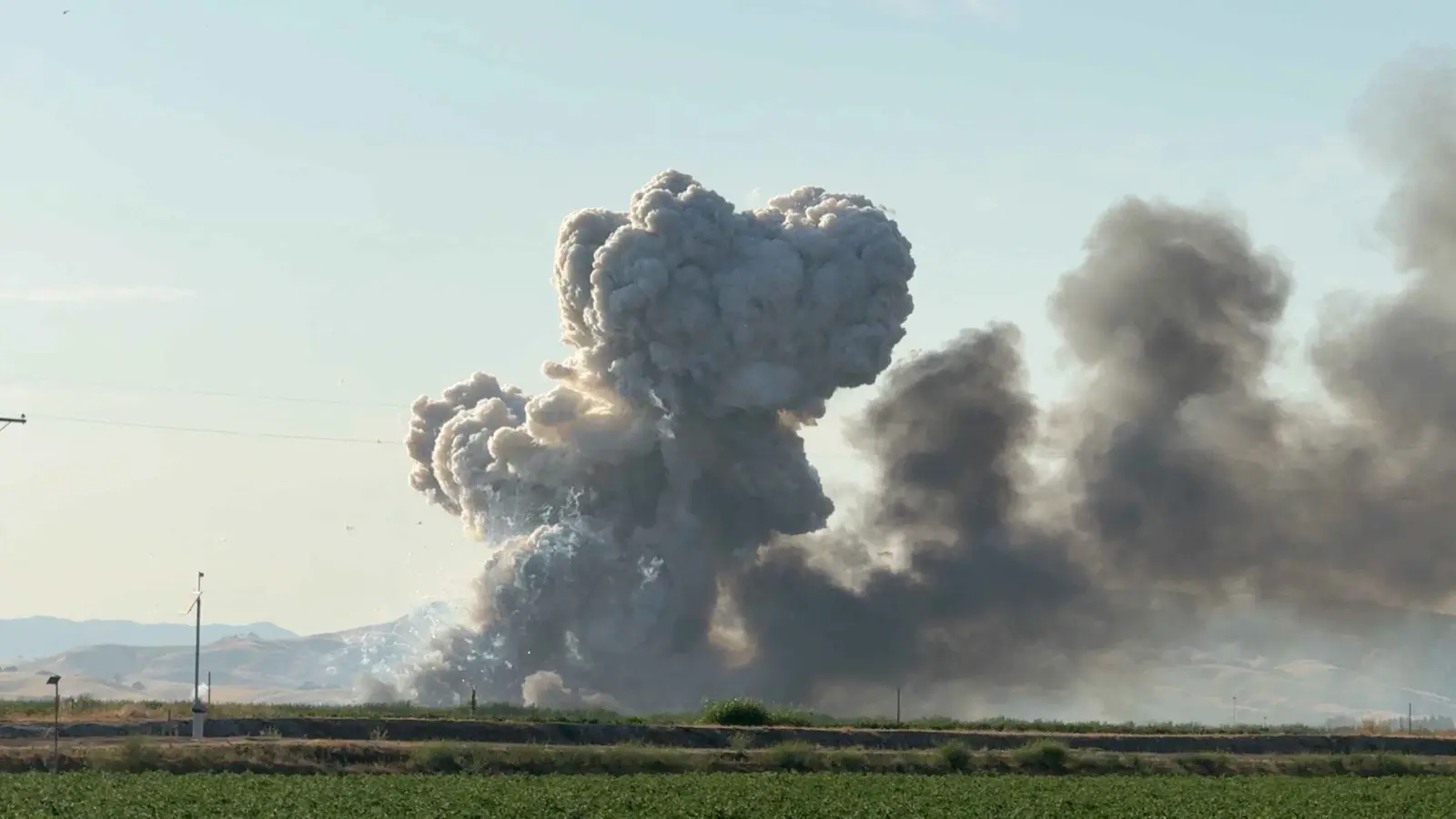 حادث مرعب.. انفجار مستودع للألعاب النارية في كاليفورنيا (فيديو)