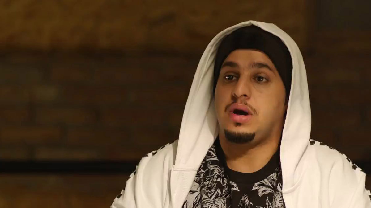 الفنان السعودي فيصل العيسى يرد على شائعة وفاته (فيديو)